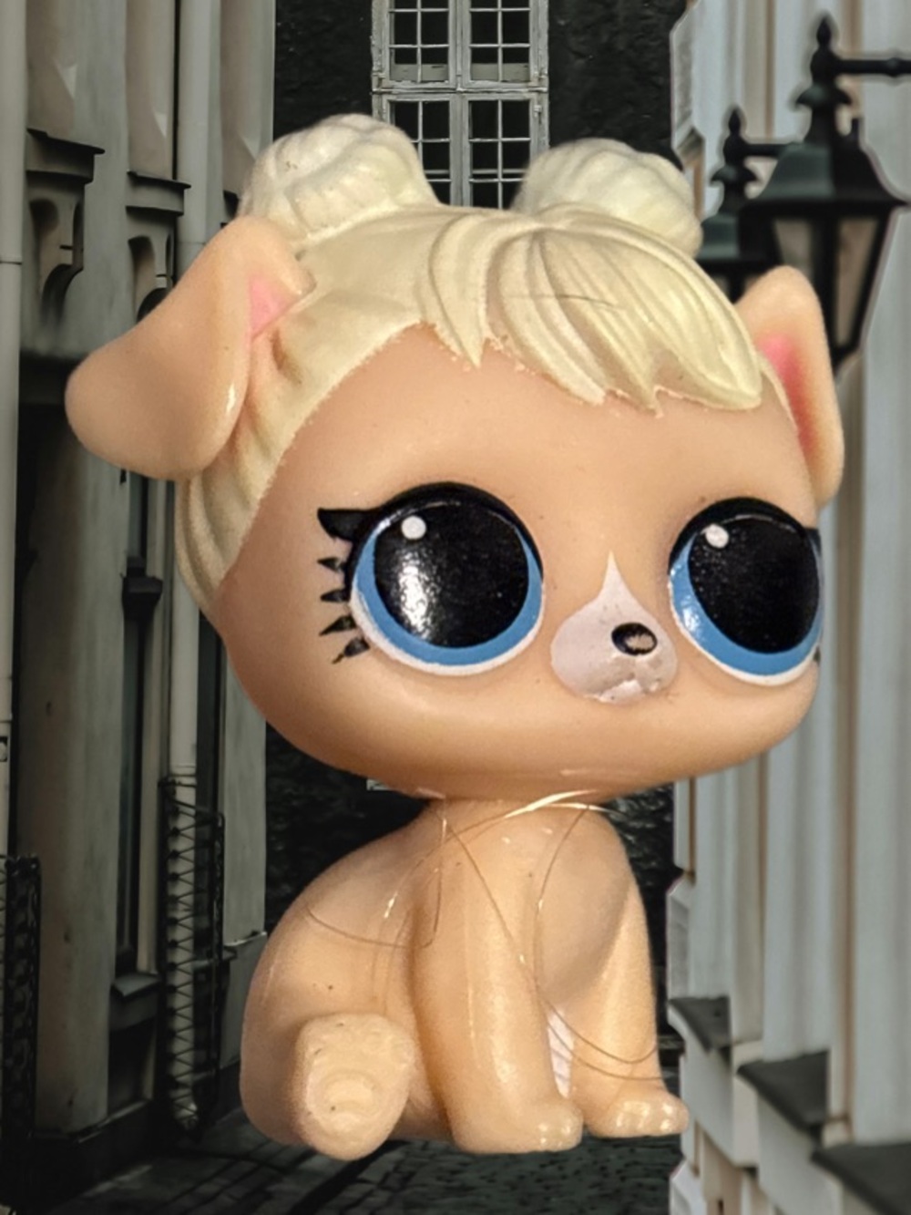 L.O.L. Surprise! Tan Puppy Figure with Blue Eyes and Cream Hair